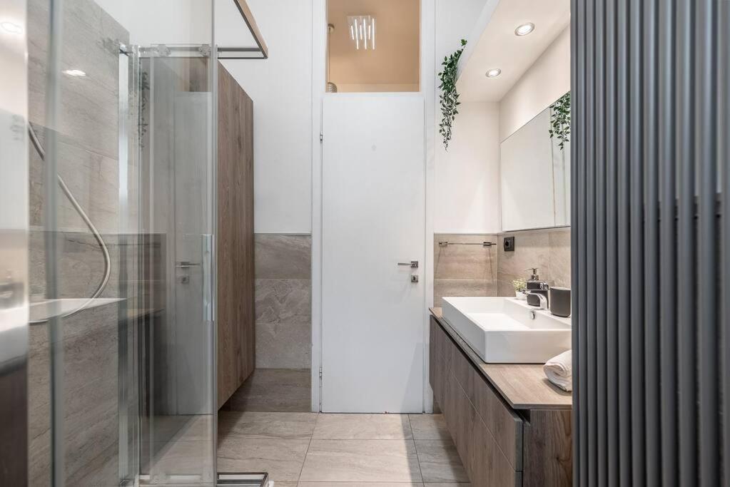 Ferienwohnung Carrobbio'S Nest - Elegant With Wifi And Netflix Mailand Exterior foto